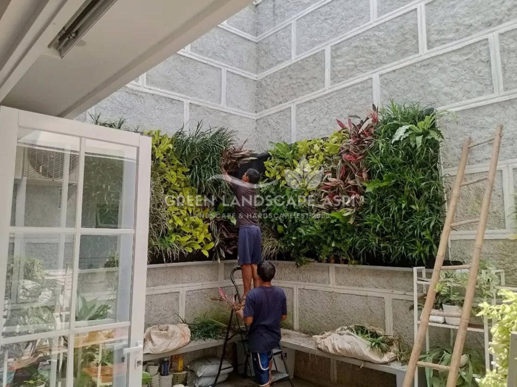 Jasa Bikin Vertical Garden Asli & Sintetis