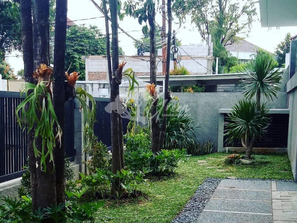 Jasa Perawatan Taman