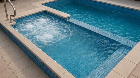 Kolam Renang Rooftop Kecil yang Fungsional dan Aman