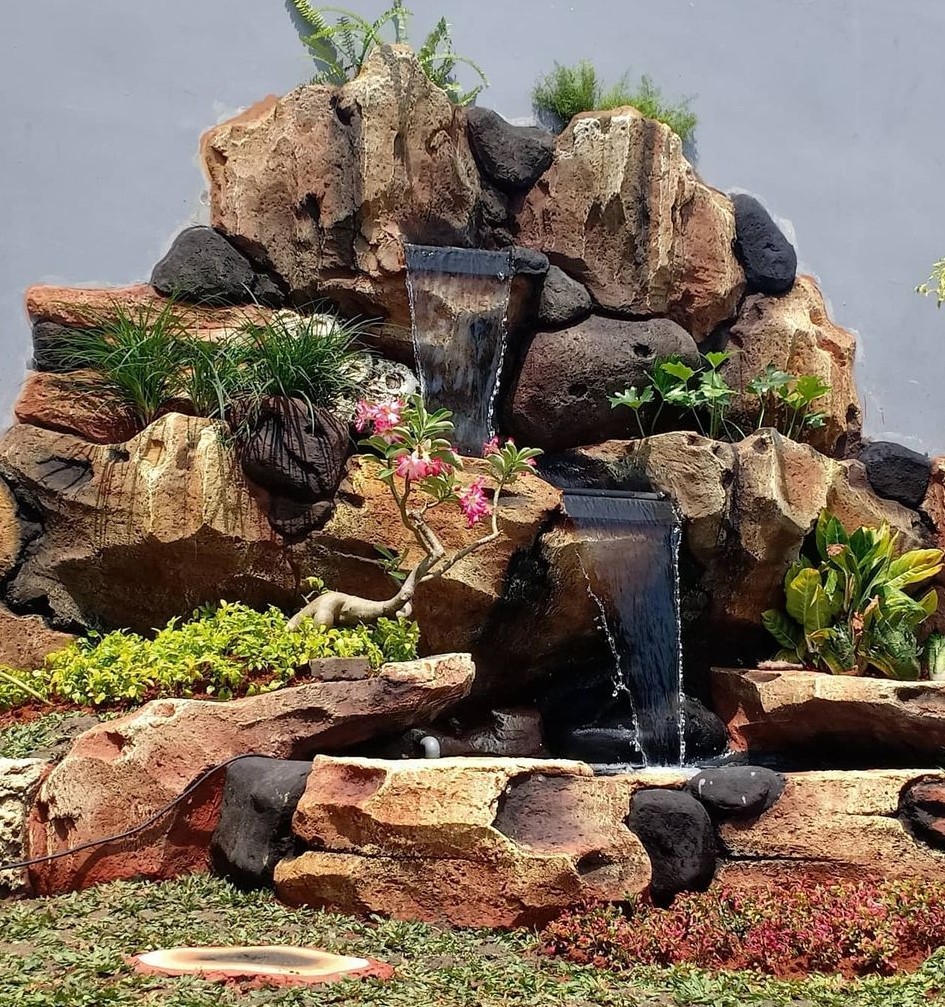Menambahkan Kolam Relief Batu Alam untuk Nuansa Natural
