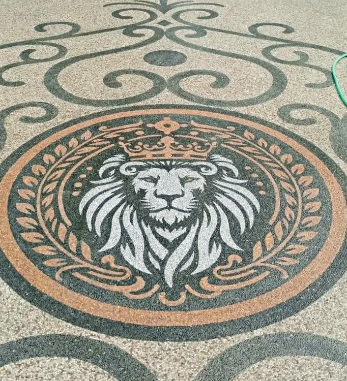 Pola Batu Sikat Artistik untuk Jalur Belakang Rumah